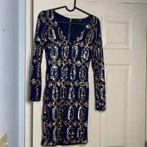 This dress is a so cute. It’s fitted really well so size 2-4 this will fit.